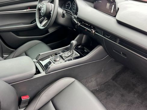 Certified 2025 MAZDA MAZDA3 s Sport image 18