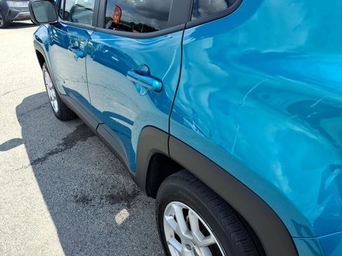 Used 2022 Jeep Renegade Latitude w/ Convenience Group AWD/4WD image 17