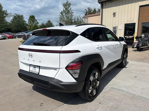 Certified 2025 Hyundai Kona SEL AWD/4WD image 3
