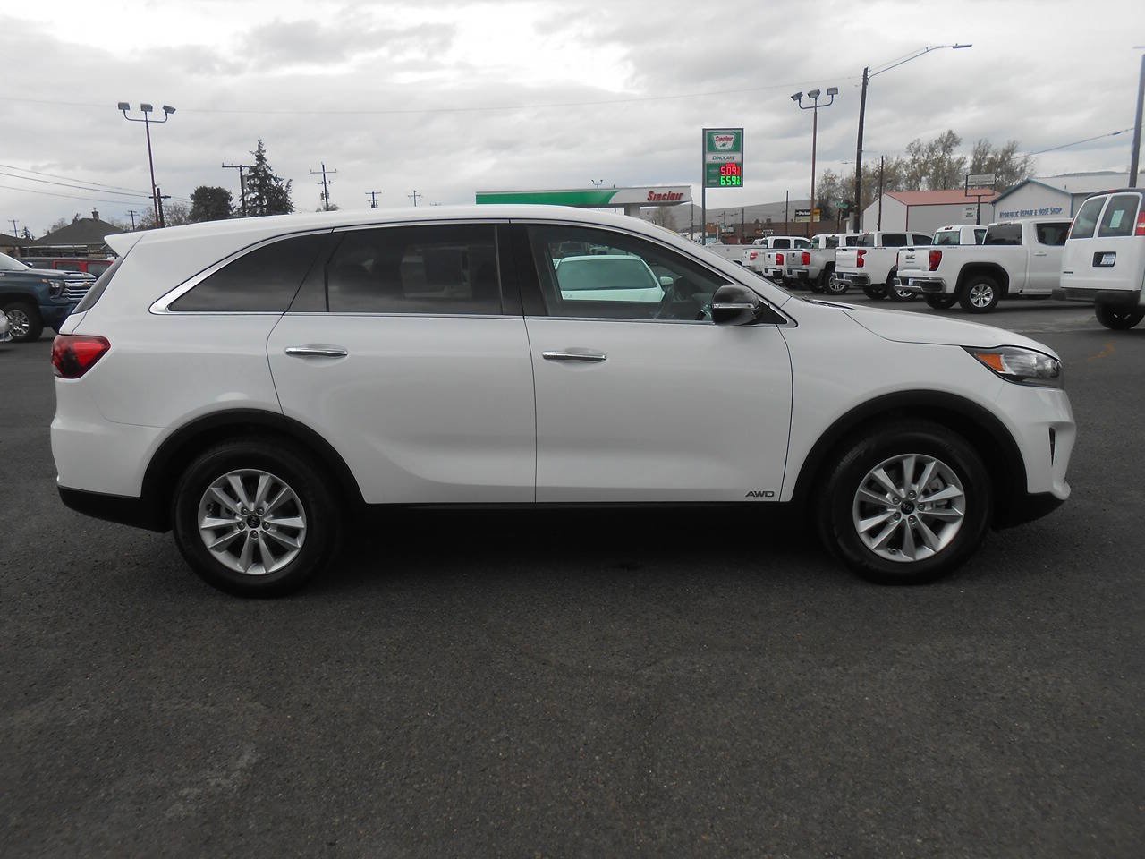 Used 2019 Kia Sorento AWD V6 image 2