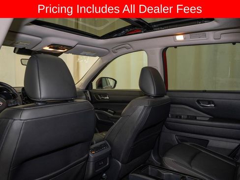 Used 2024 Nissan Pathfinder SL w/ SL Premium Package FWD image 11