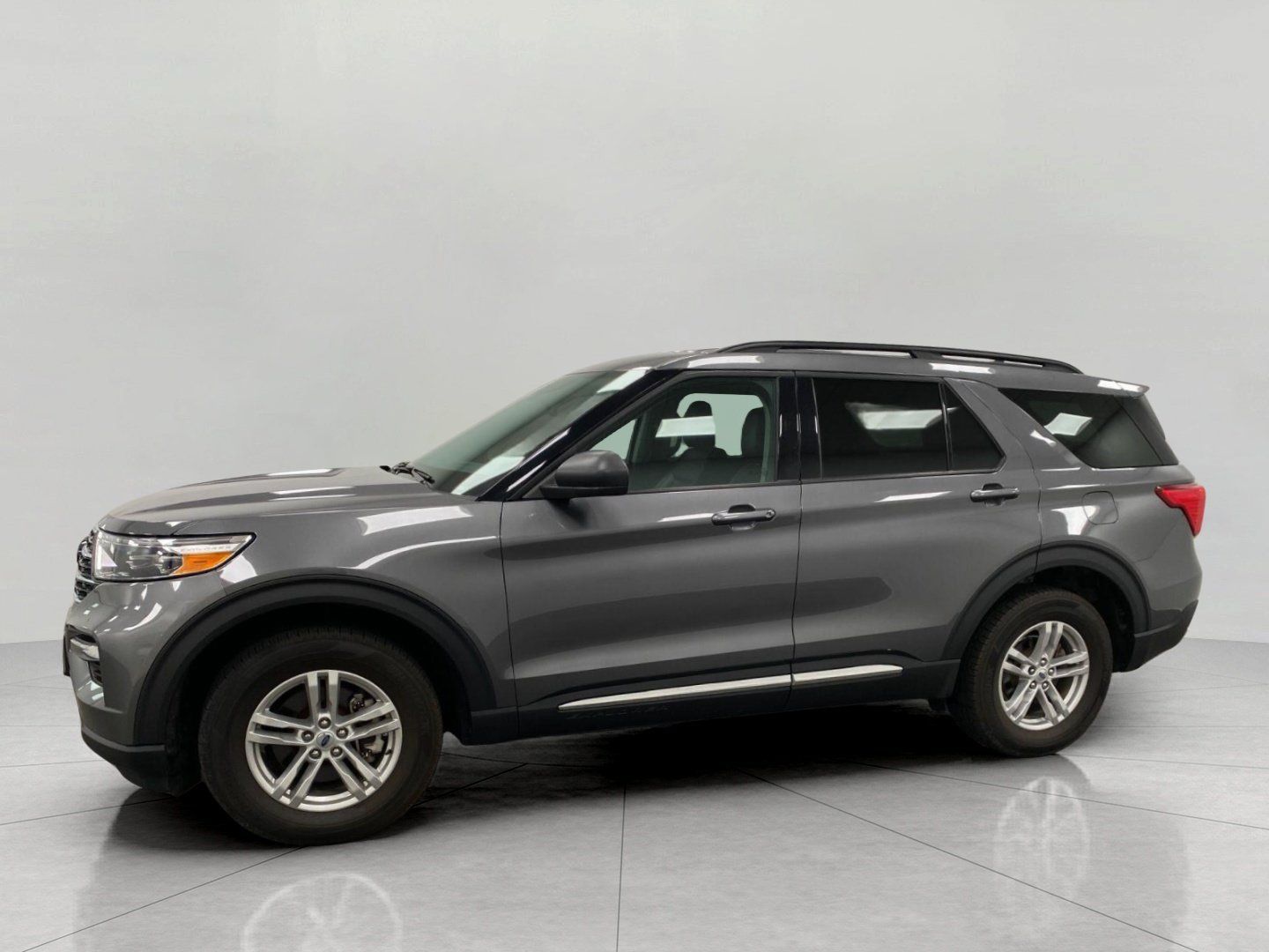 Used 2023 Ford Explorer XLT w/ Equipment Group 202A AWD/4WD image 9