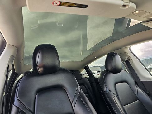 Used 2021 Tesla Model Y Long Range image 19