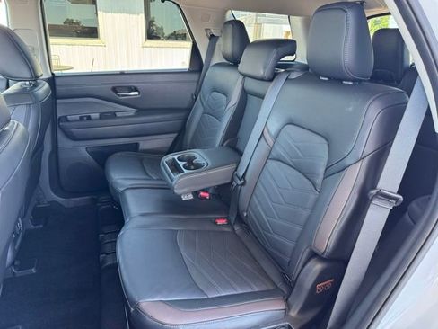 Used 2025 Nissan Pathfinder Platinum w/ Cargo Package AWD/4WD image 24