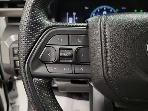 Used 2025 Toyota Tacoma SR5 AWD/4WD image 28