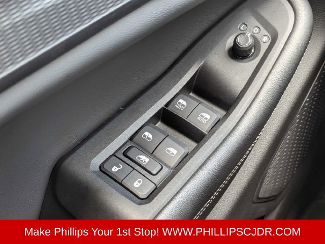 Used 2023 Jeep Grand Cherokee Laredo RWD image 21