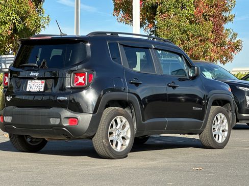 Used 2016 Jeep Renegade Latitude image 4