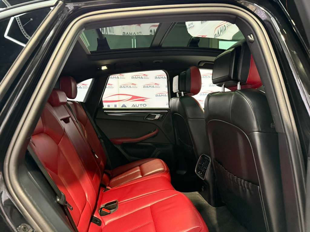 Used 2023 Porsche Macan AWD/4WD image 48