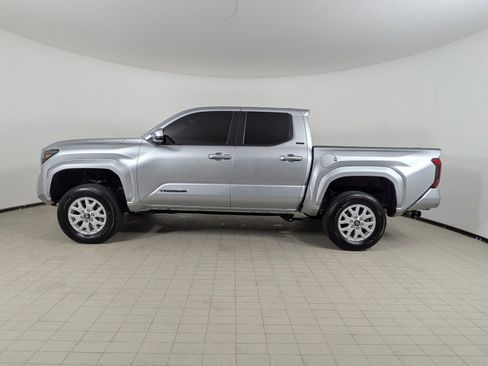 Used 2025 Toyota Tacoma SR5 AWD/4WD image 2