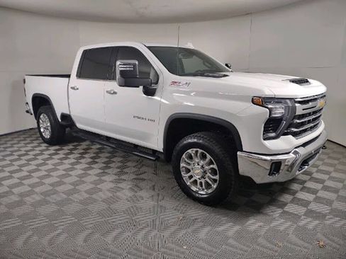 Used 2024 Chevrolet Silverado 2500 LTZ w/ LTZ Plus Package image 3