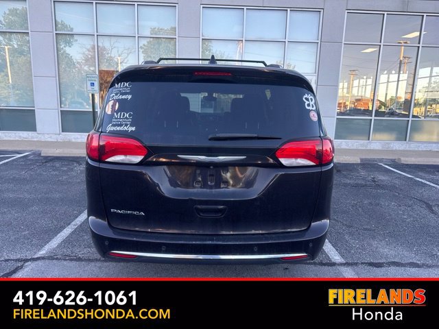 Used 2017 Chrysler Pacifica Touring-L Plus w/ Tire & Wheel Group FWD image 4