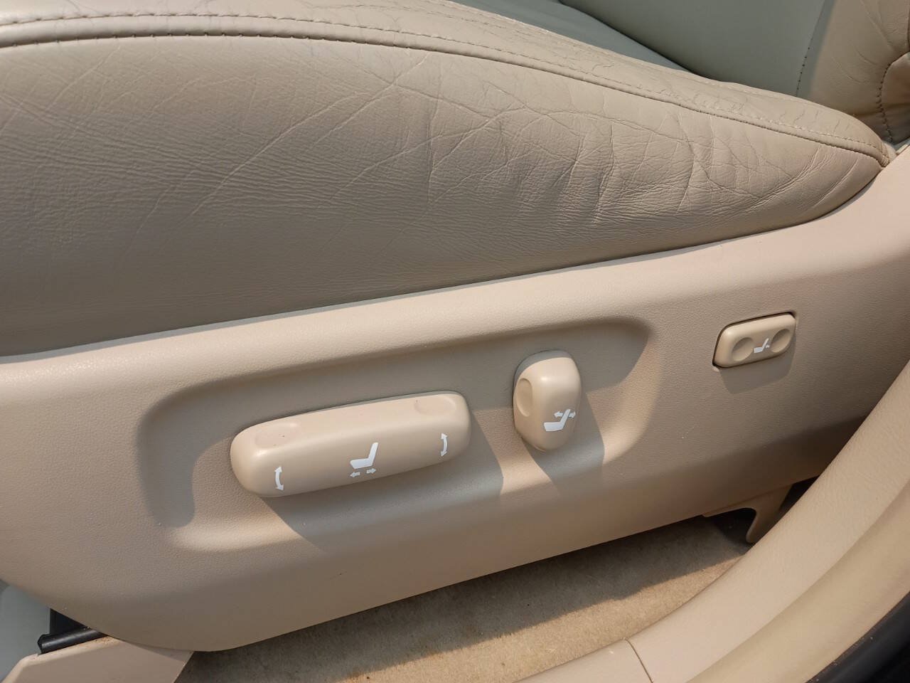 Used 2005 Lexus RX 330 FWD image 12