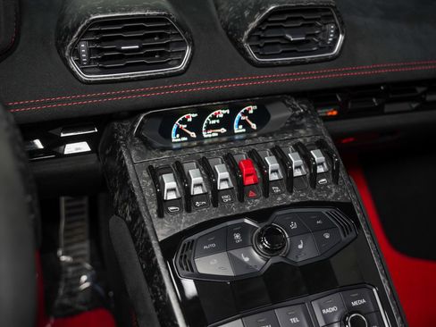 Used 2018 Lamborghini Huracan Performante AWD/4WD image 40