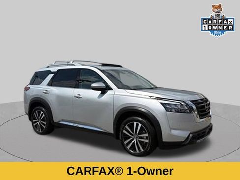 Used 2025 Nissan Pathfinder Platinum w/ Cargo Package AWD/4WD image 3