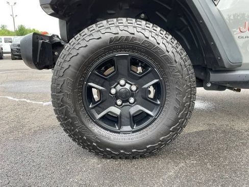 Used 2023 Jeep Gladiator Mojave w/ Cold Weather Group AWD/4WD image 34