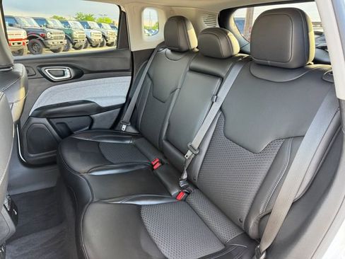 Used 2022 Jeep Compass Latitude w/ Sun and Sound Group image 16