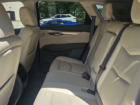 Used 2017 Cadillac XT5 Luxury w/ Driver Awareness Package image 21