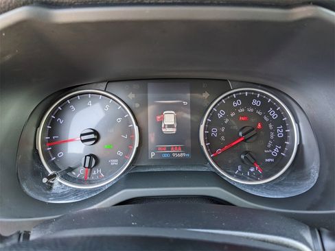 Used 2019 Toyota RAV4 XLE Premium image 38