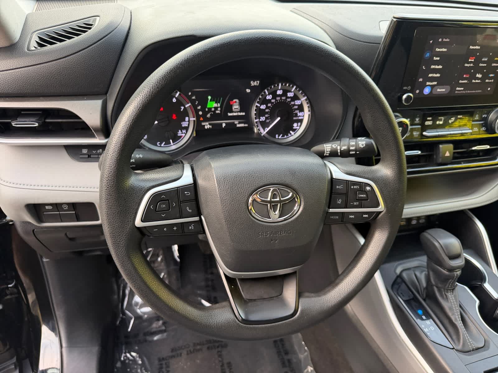Used 2023 Toyota Highlander L AWD/4WD image 34