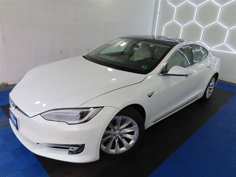 Used 2018 Tesla Model S 100D AWD/4WD image 2