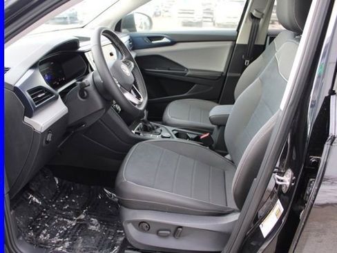 Used 2024 Volkswagen Taos SE image 15