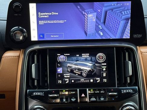 Used 2024 Lexus LX 600 4WD w/ Luxury Package image 12