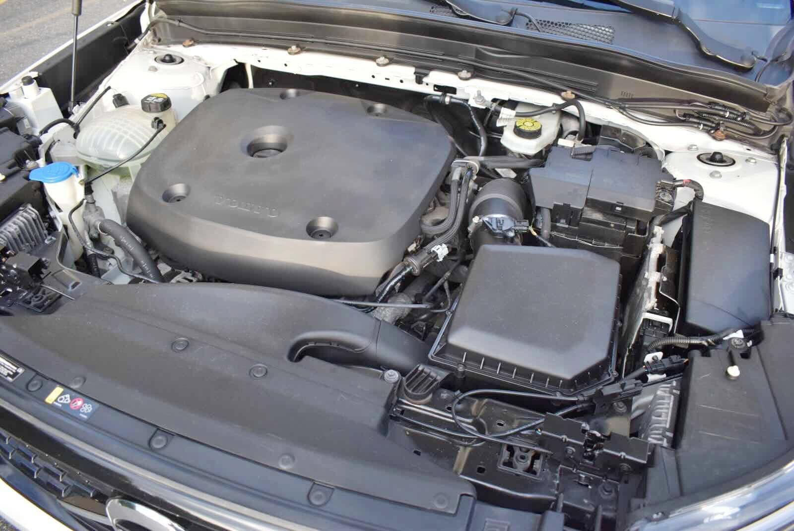 Used 2019 Volvo XC40 T5 R-Design AWD/4WD image 27