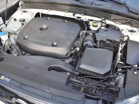 Used 2019 Volvo XC40 T5 R-Design AWD/4WD image 27