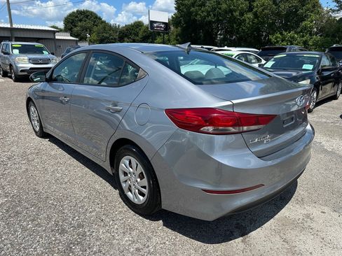 Used 2017 Hyundai Elantra SE FWD image 4