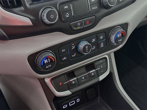 Used 2023 GMC Terrain SLT w/ Infotainment Package II image 14