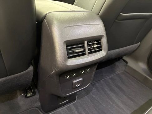 Used 2024 Chevrolet Equinox Premier image 19