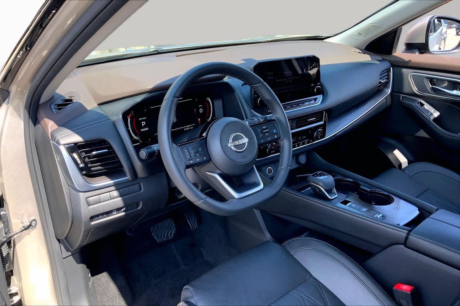 Used 2023 Nissan Rogue Platinum FWD image 18