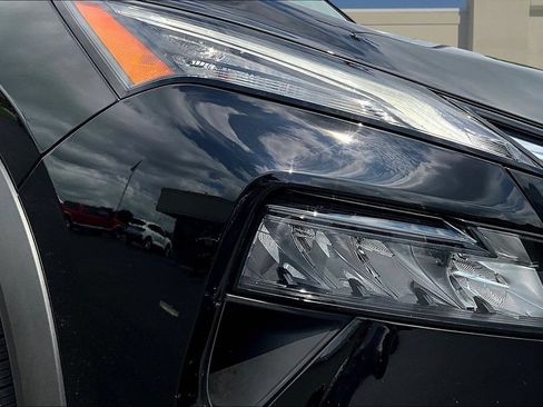 Used 2025 Nissan Rogue SV AWD/4WD image 33