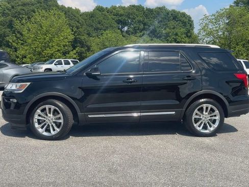 Used 2018 Ford Explorer XLT w/ Equipment Group 202A FWD image 5