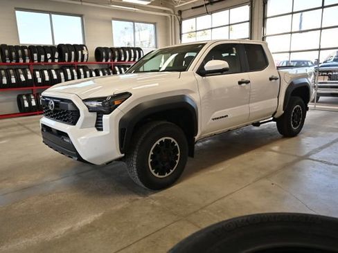 Used 2024 Toyota Tacoma TRD Off-Road w/ TRD Off Road Premium Package AWD/4WD image 9