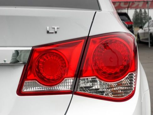 Used 2015 Chevrolet Cruze LT w/ Technology Package image 7