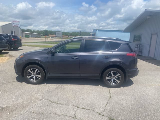 Used 2018 Toyota RAV4 XLE AWD/4WD image 3