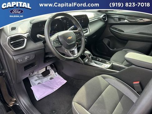 Used 2024 Chevrolet TrailBlazer LT w/ LT Cold Weather Package image 18