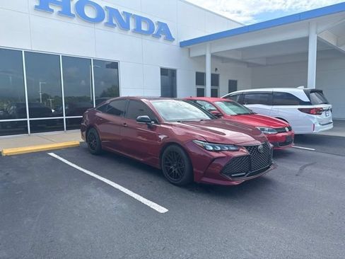 Used 2019 Toyota Avalon XSE FWD image 3