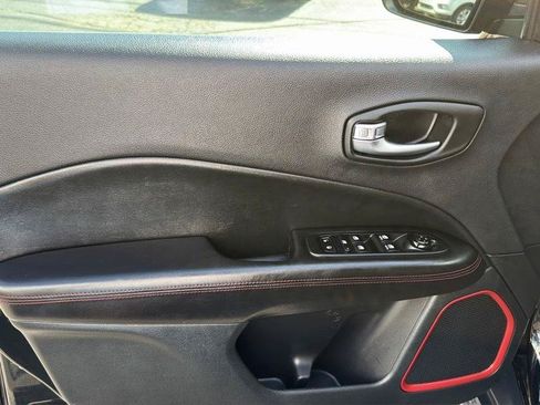 Used 2019 Jeep Compass Trailhawk AWD/4WD image 13