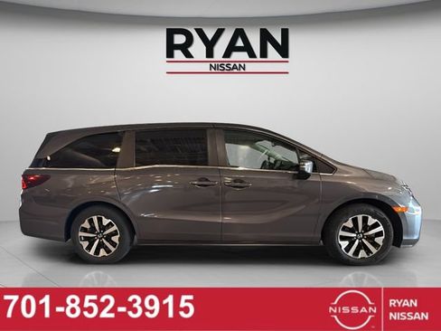 Used 2025 Honda Odyssey EX-L image 2