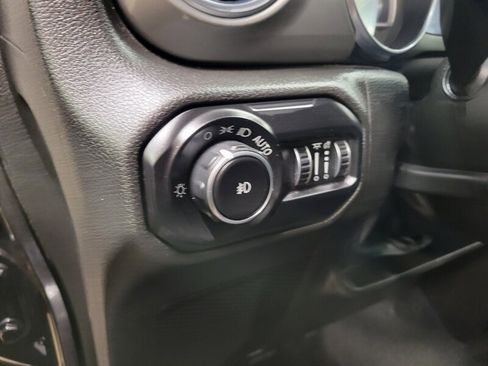 Used 2022 Jeep Wrangler Unlimited Sahara w/ Cold Weather Group AWD/4WD image 35