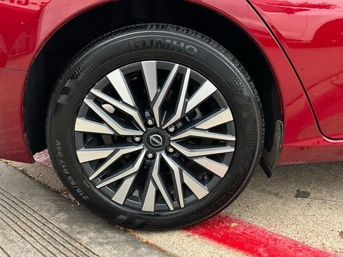 Used 2025 Nissan Altima 2.5 SV image 9