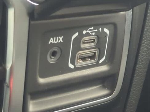 Used 2022 Jeep Gladiator Sport image 30