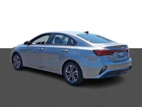 Used 2023 Kia Forte LXS w/ LXS Technology Package FWD image 5