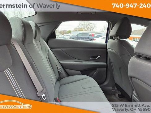 Used 2024 Hyundai Elantra SEL image 25