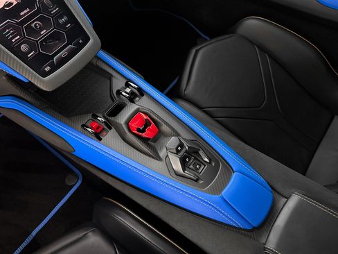 Used 2025 Lamborghini Revuelto image 18