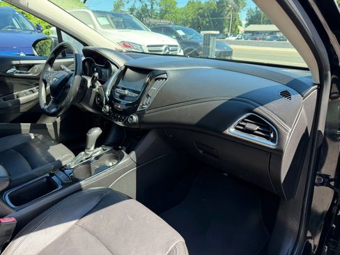 Used 2017 Chevrolet Cruze Premier FWD image 14