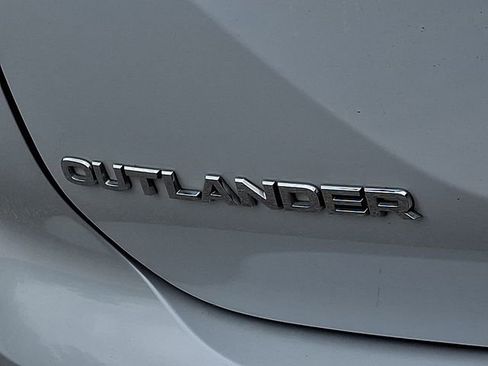 Used 2023 Mitsubishi Outlander SE FWD image 37