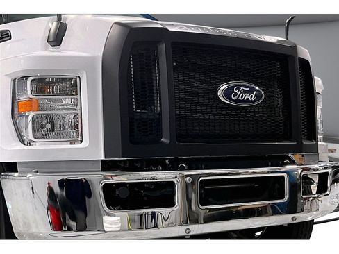 Used 2023 Ford F750 2WD Regular Cab Super Duty image 26